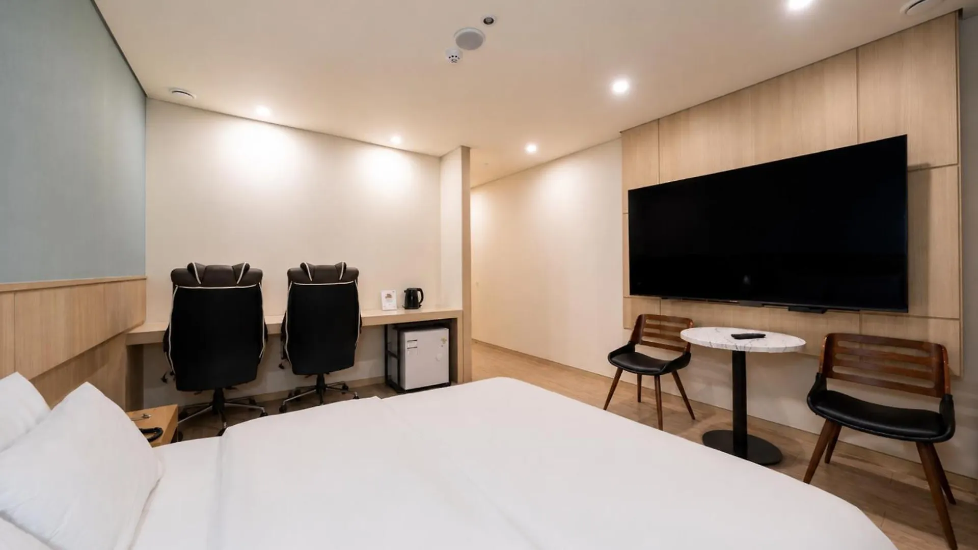 Incheon Guwol Hotel Mplace 인천 구월동 호텔 엠플레이스 3*,