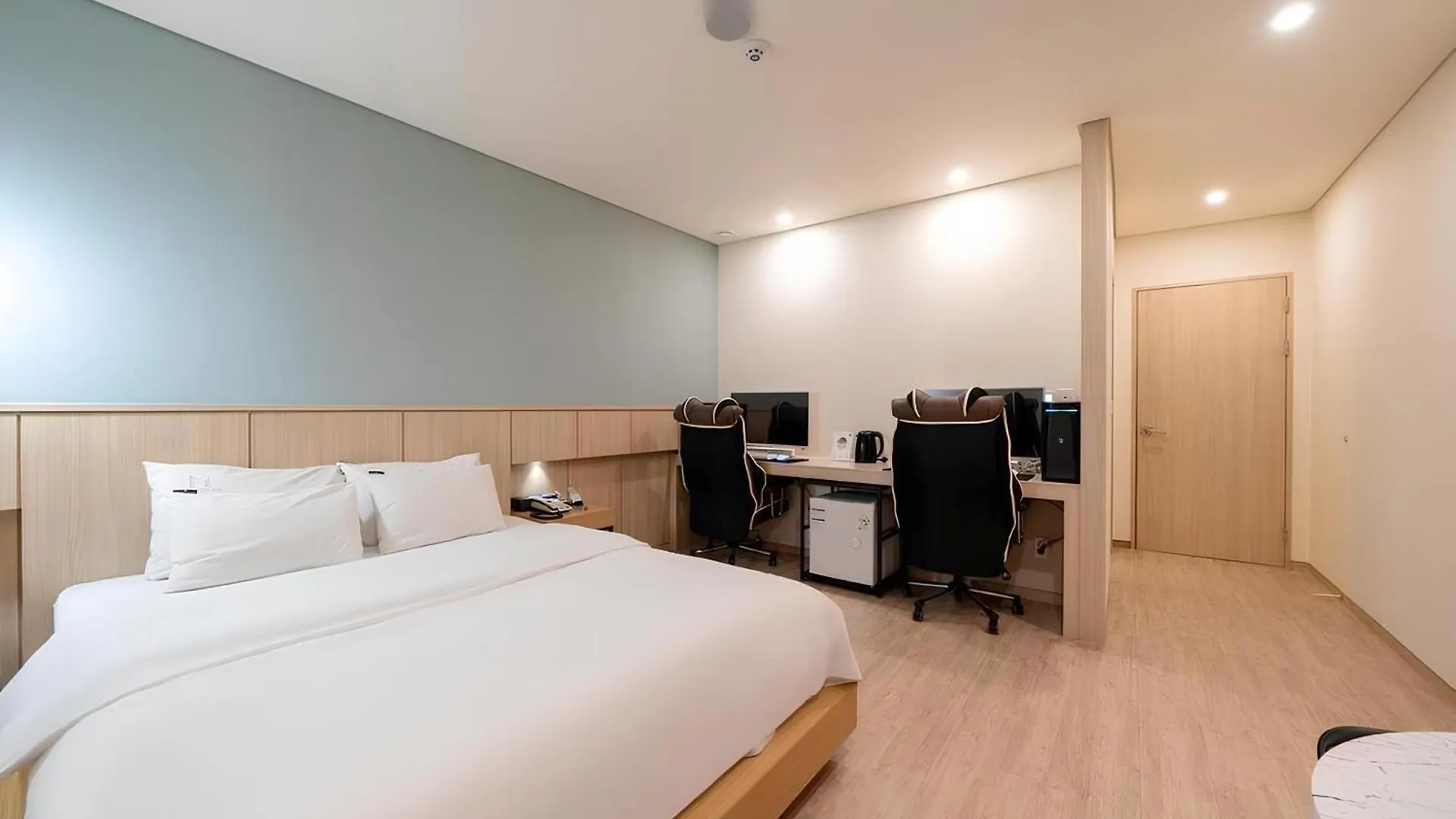 Incheon Guwol Hotel Mplace 인천 구월동 호텔 엠플레이스 3*,