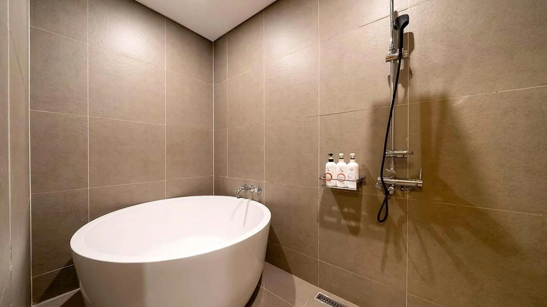 Incheon Guwol Hotel Mplace 인천 구월동 호텔 엠플레이스