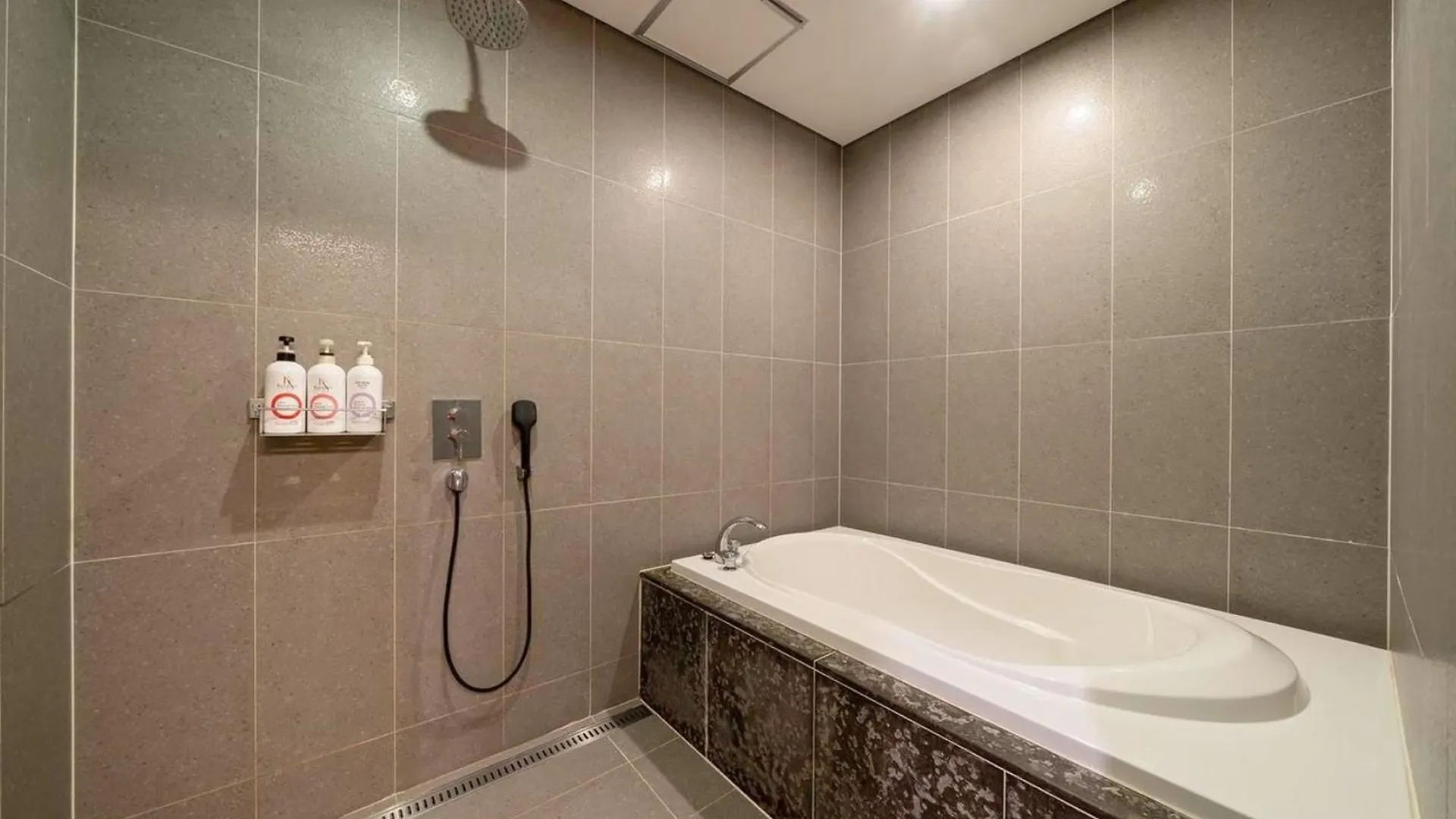 Incheon Guwol Hotel Mplace 인천 구월동 호텔 엠플레이스 3*,  韓国