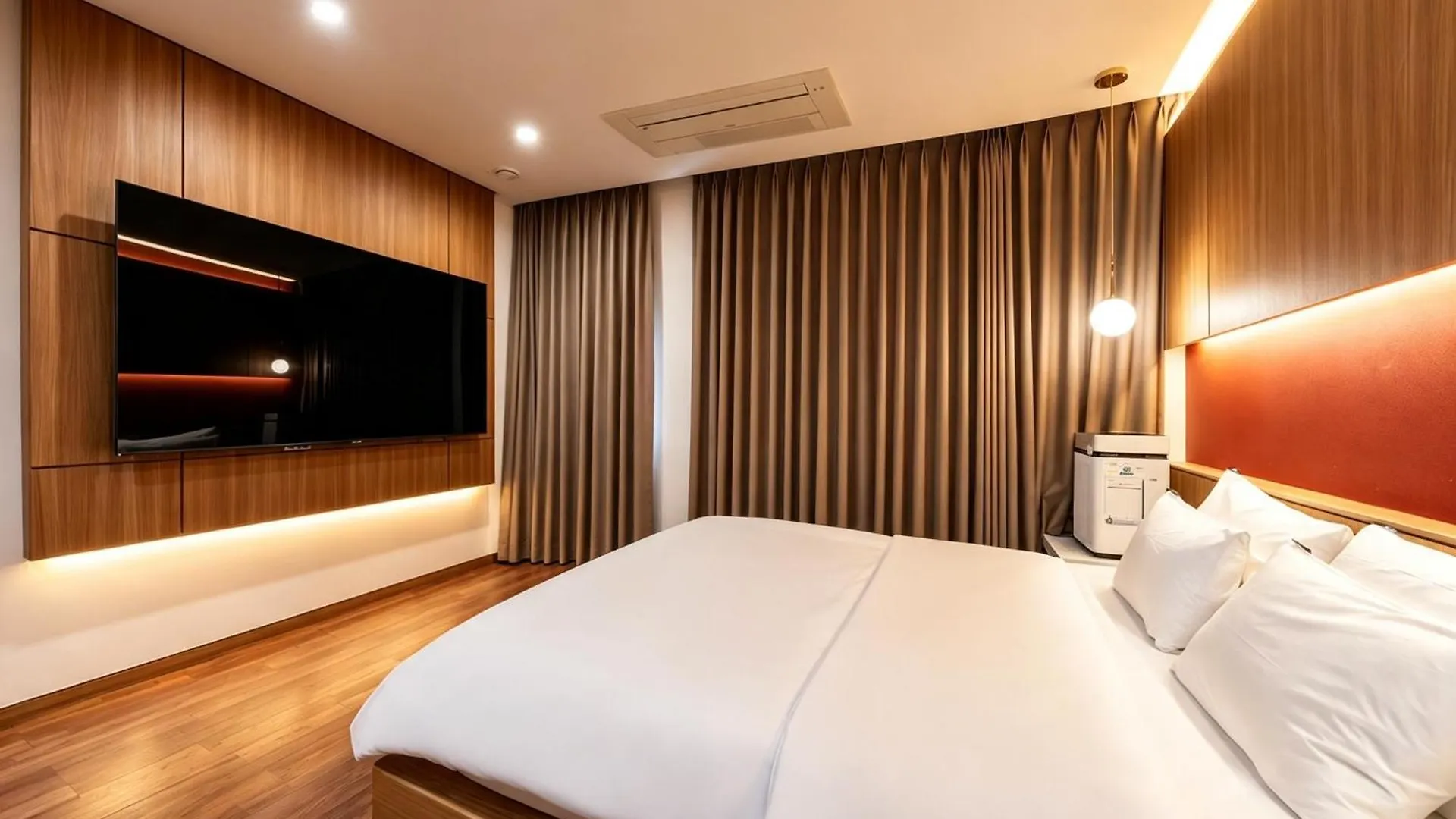 Incheon Guwol Hotel Mplace 인천 구월동 호텔 엠플레이스 3*,