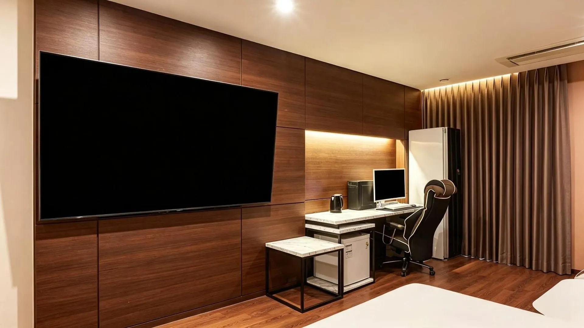Incheon Guwol Hotel Mplace 인천 구월동 호텔 엠플레이스 3*,