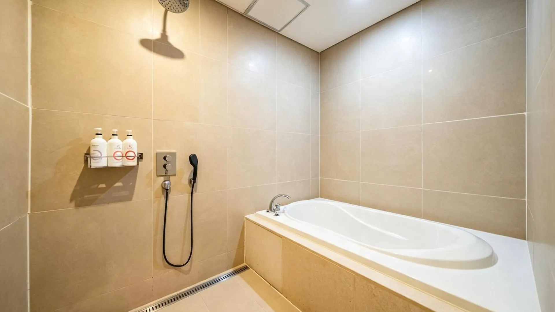 Incheon Guwol Hotel Mplace 인천 구월동 호텔 엠플레이스 3*,